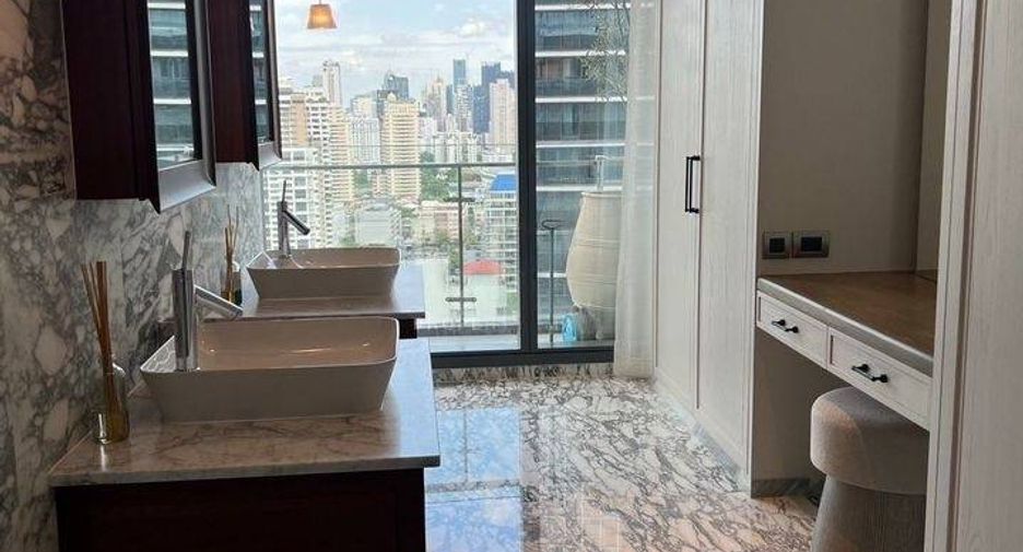 Condo en alquiler y en venta de 3 habitaciones en Watthana, Bangkok