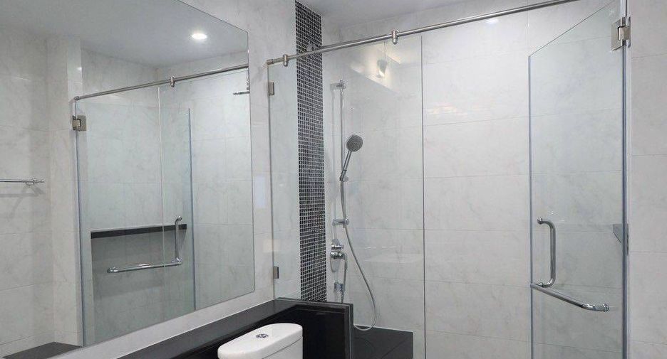 Condo en venta de 2 habitaciones en Yan Nawa, Bangkok