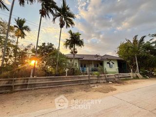 出售 2 卧室 独立屋 在 Si Racha, Chon Buri