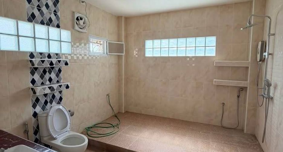 For sale 4 bedrooms house in Phanat Nikhom, Chonburi