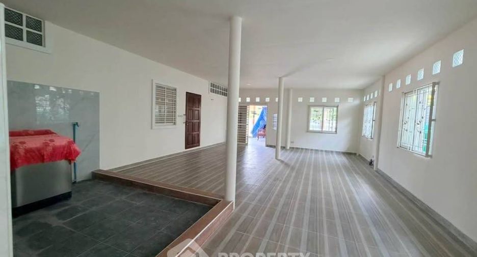For sale 4 bedrooms house in Phanat Nikhom, Chonburi