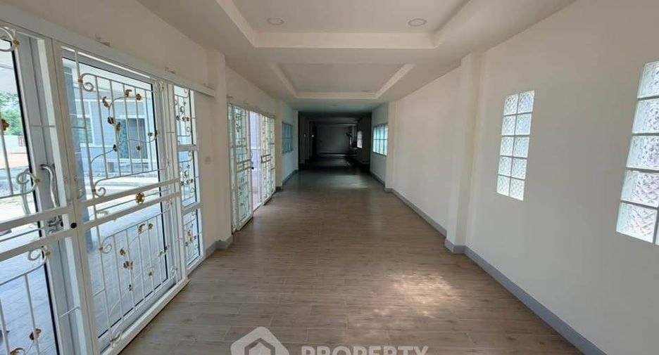 For sale 4 bedrooms house in Phanat Nikhom, Chonburi