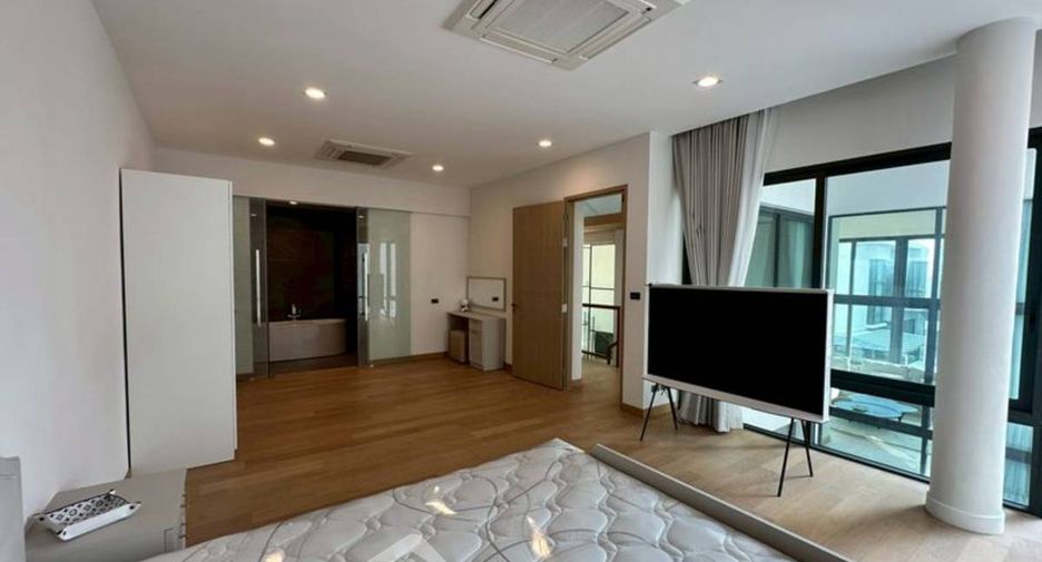For sale 3 bedrooms house in Wang Thonglang, Bangkok
