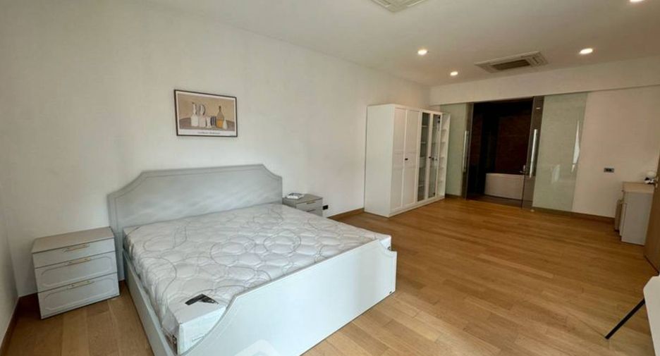 For sale 3 bedrooms house in Wang Thonglang, Bangkok