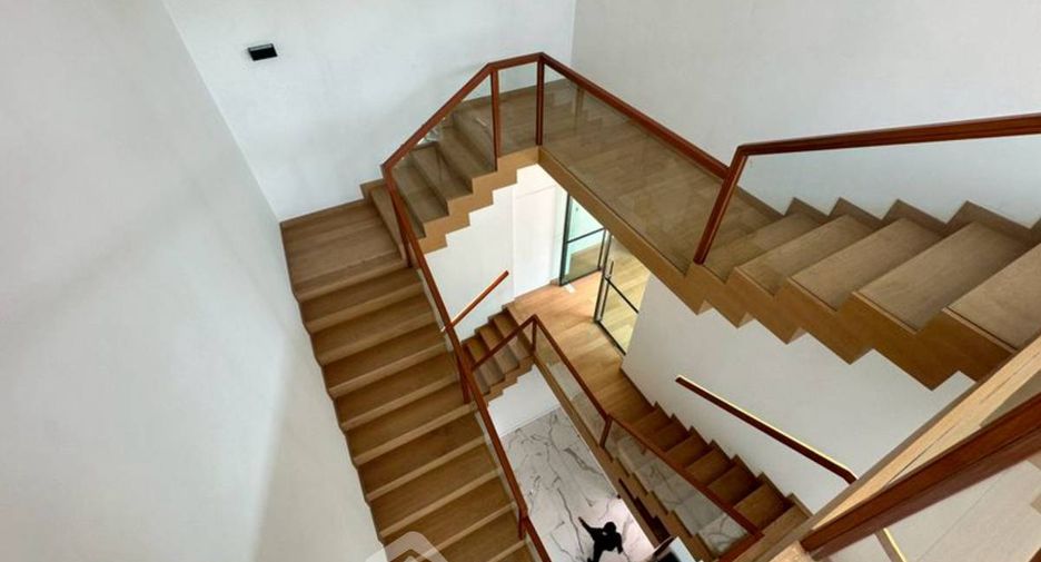 For sale 3 bedrooms house in Wang Thonglang, Bangkok
