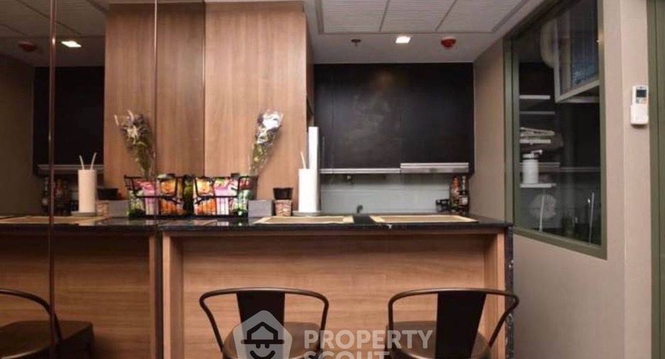 For rent and for sale 1 bed condo in Pathum Wan, Bangkok