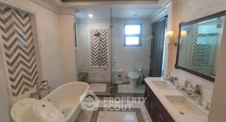 For sale 4 bedrooms house in Suan Luang, Bangkok