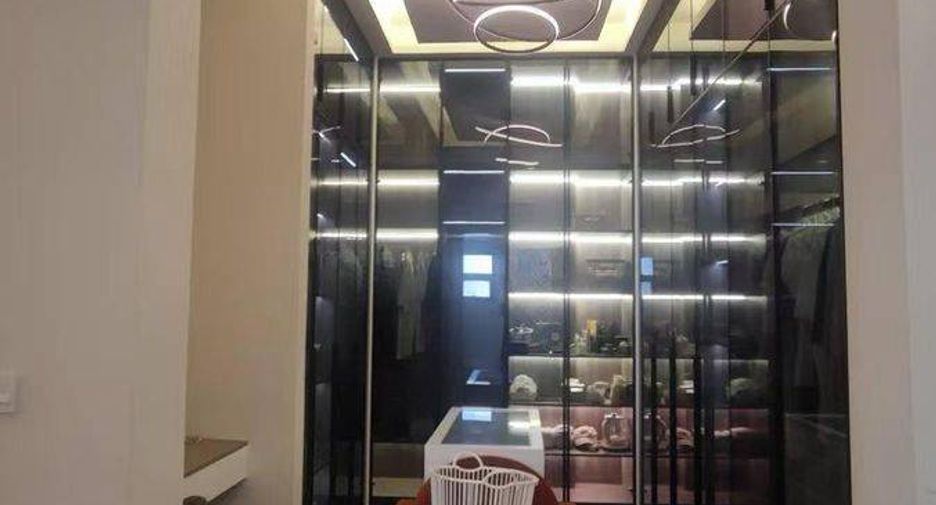 For sale 4 bedrooms house in Suan Luang, Bangkok