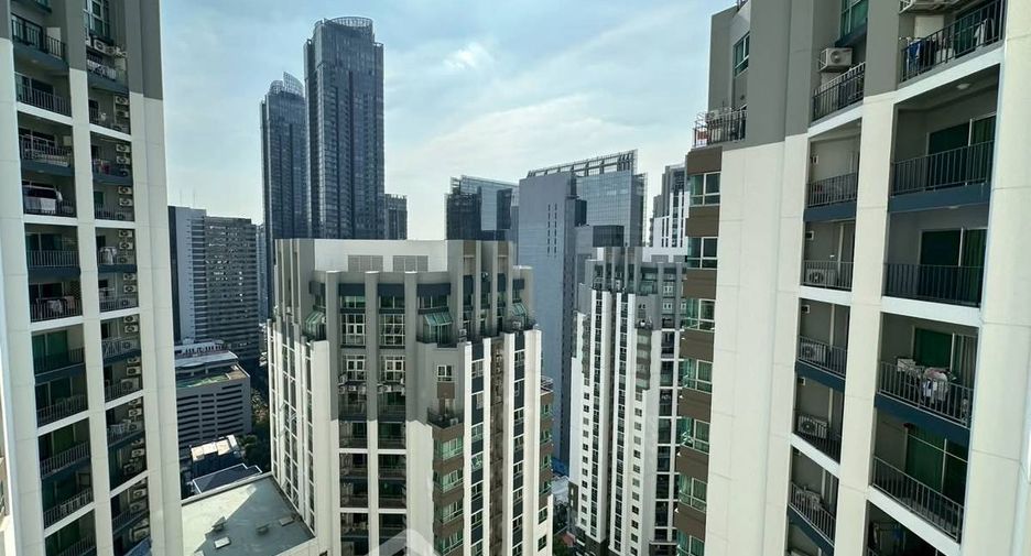 For sale 2 bedrooms condo in Huai Khwang, Bangkok