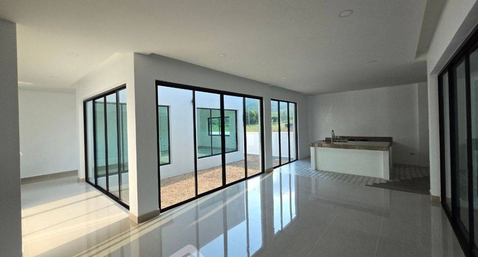 For sale 3 bedrooms house in Sattahip, Pattaya
