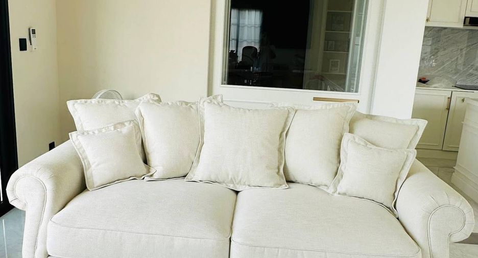 For rent and for sale 4 bedrooms villa in Bang Lamung, Chonburi
