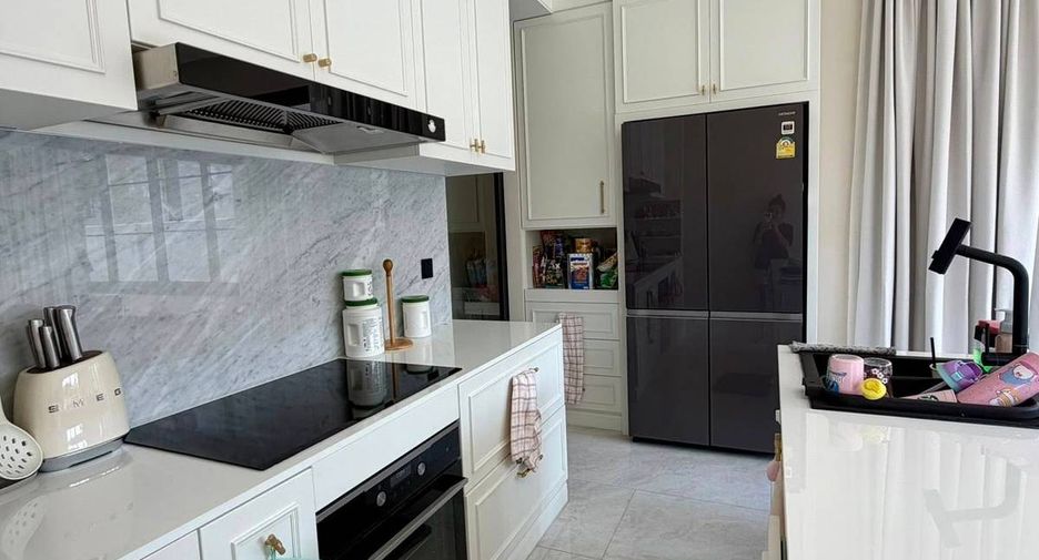 For rent and for sale 4 bedrooms villa in Bang Lamung, Chonburi