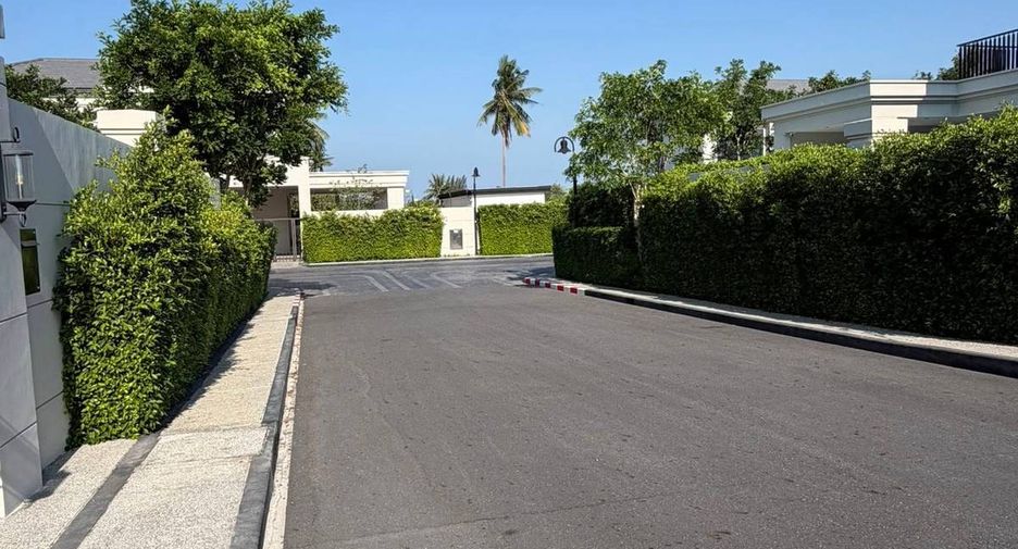 For rent and for sale 4 bedrooms villa in Bang Lamung, Chonburi