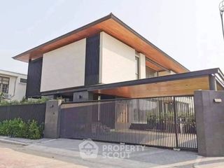 For rent and for sale 5 bedrooms house in Bang Na, Bangkok