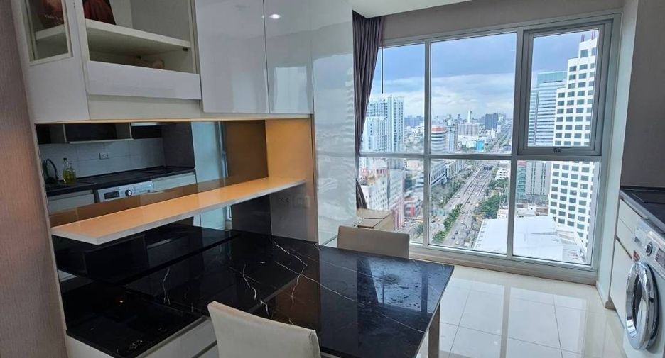 For rent and for sale 2 bedrooms condo in Huai Khwang, Bangkok