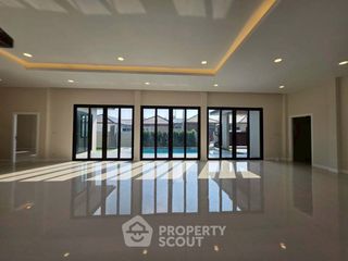 Villa zum Kauf mit 3 Zimmer in Bang Lamung, Chonburi