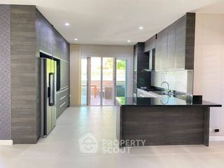 Haus zur Miete und zum Kauf mit 5 Zimmer in Prawet, Bangkok