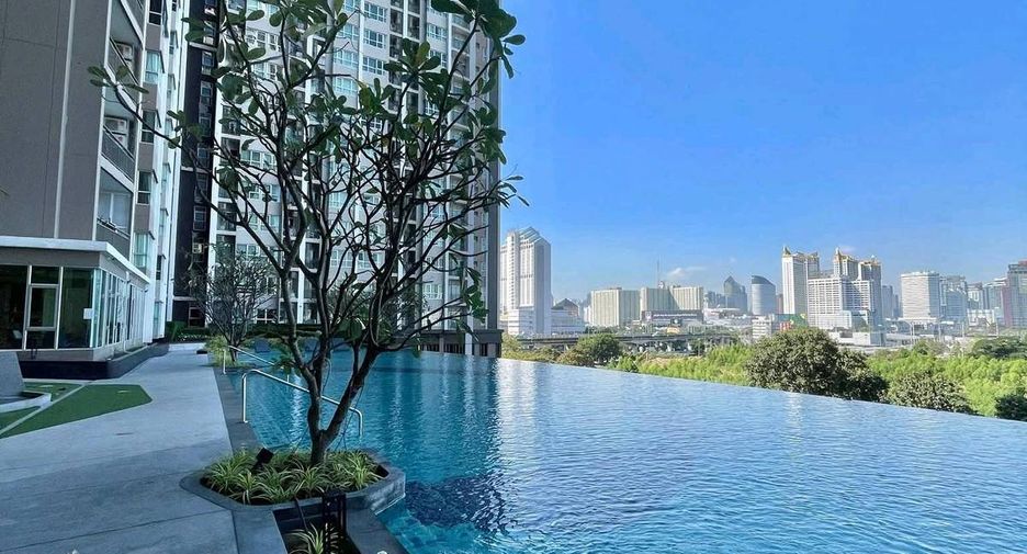 Condo en alquiler y en venta de 3 habitaciones en Huai Khwang, Bangkok