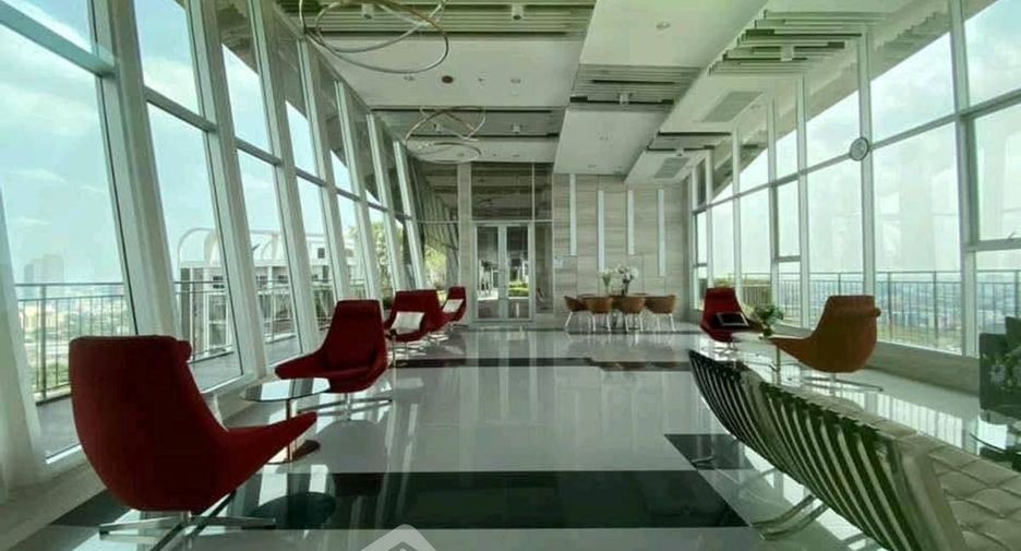 Condo en alquiler y en venta de 3 habitaciones en Huai Khwang, Bangkok