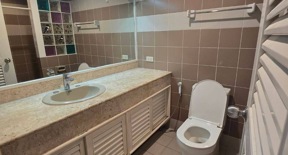 For sale 2 bedrooms condo in Watthana, Bangkok