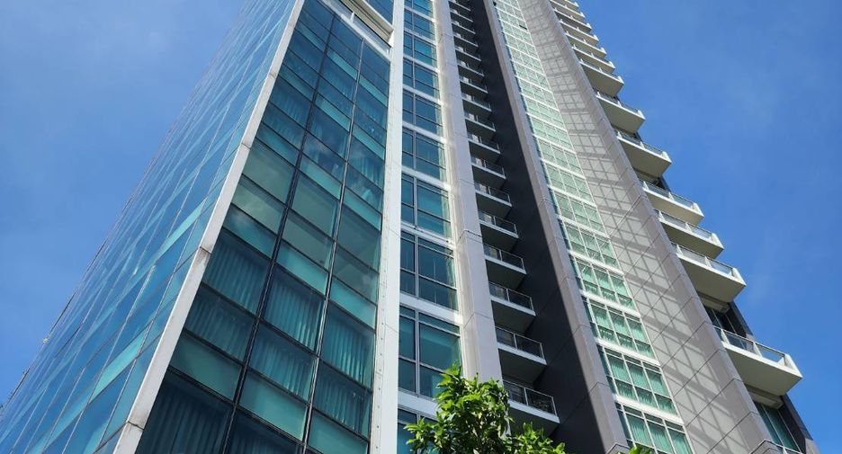 For rent and for sale 2 bedrooms condo in Sathon, Bangkok