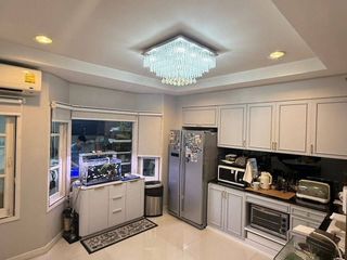 For sale 3 bedrooms townhouse in Phra Khanong, Bangkok