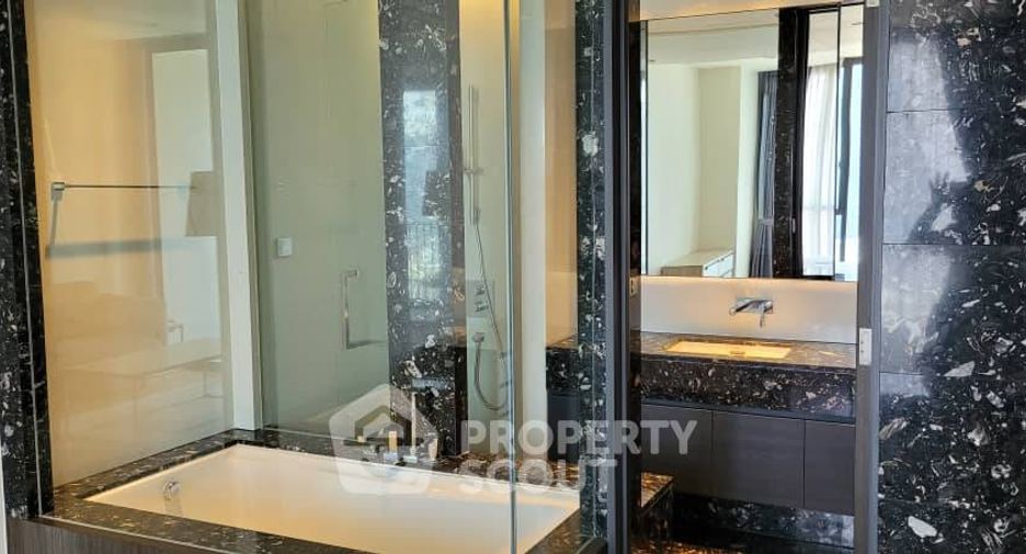 For sale 1 bed condo in Khlong Toei, Bangkok