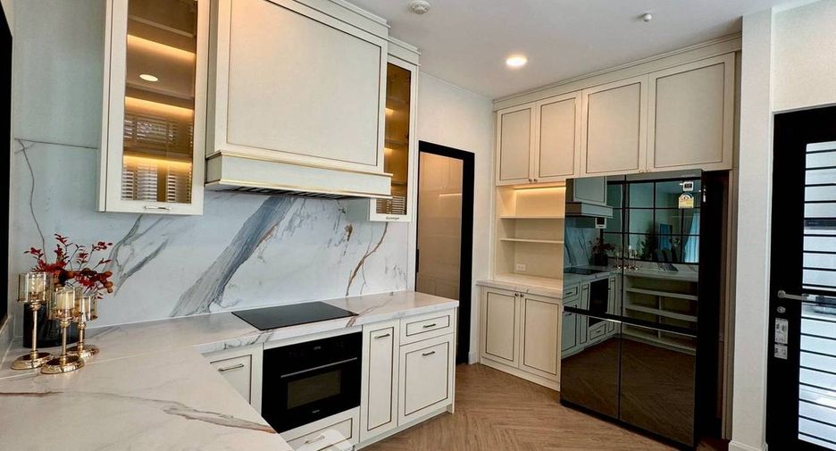 For rent and for sale 4 bedrooms house in Saphan Sung, Bangkok