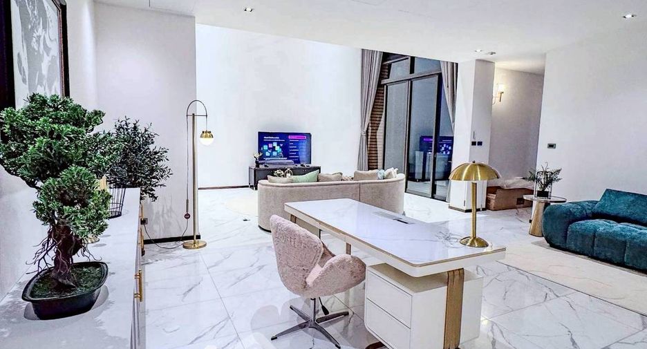 For rent and for sale 4 bedrooms house in Lat Phrao, Bangkok