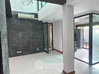 For sale 1 bed condo in Wang Thonglang, Bangkok