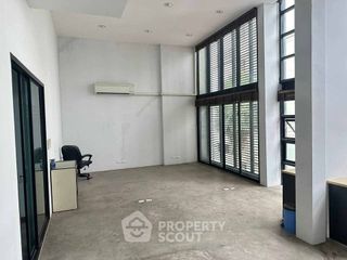 For sale 1 bed condo in Wang Thonglang, Bangkok
