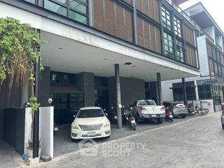 For sale 1 bed condo in Wang Thonglang, Bangkok