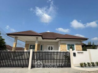 Villa zum Kauf mit 4 Zimmer in Sattahip, Chonburi