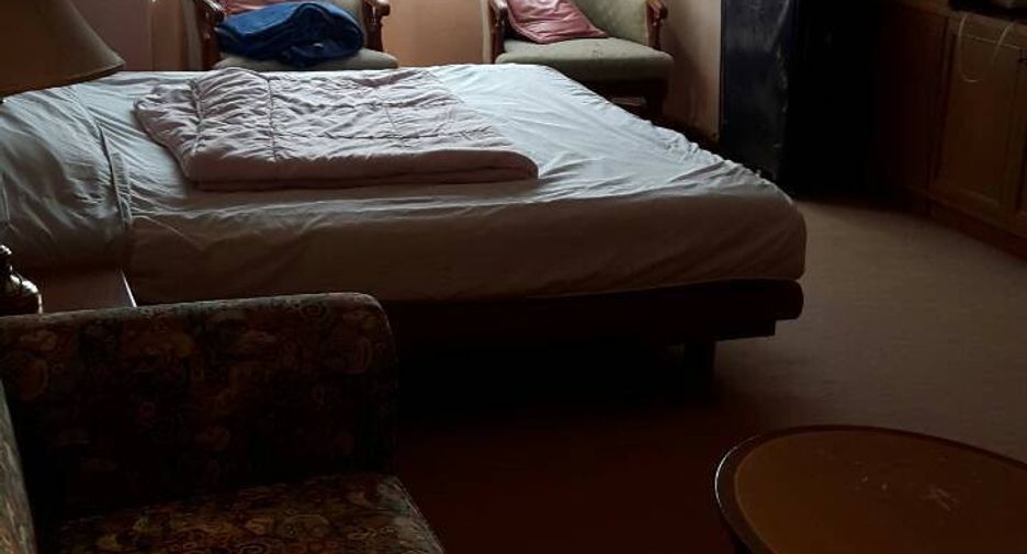 For sale 1 bed condo in Khlong Toei, Bangkok