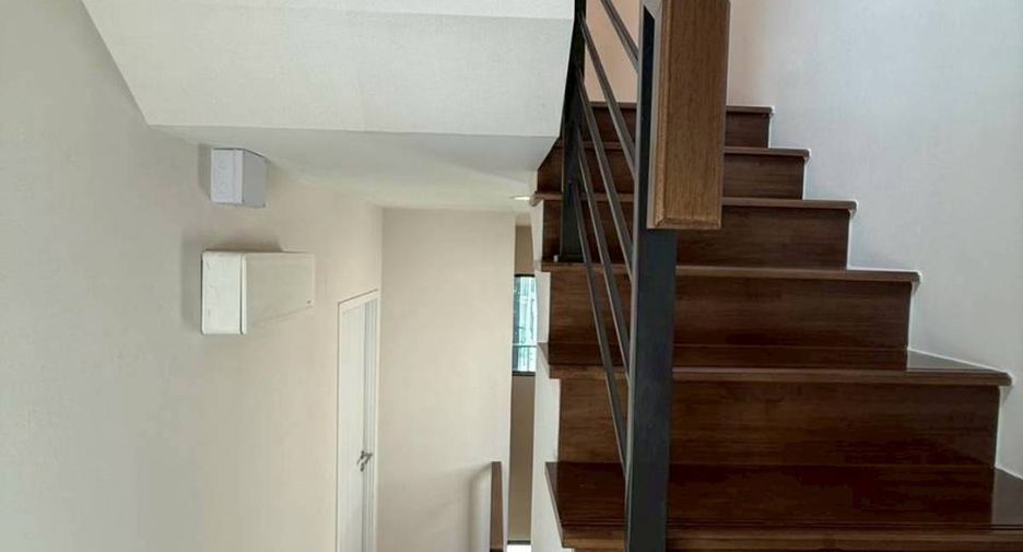 For sale 3 bedrooms townhouse in Prawet, Bangkok