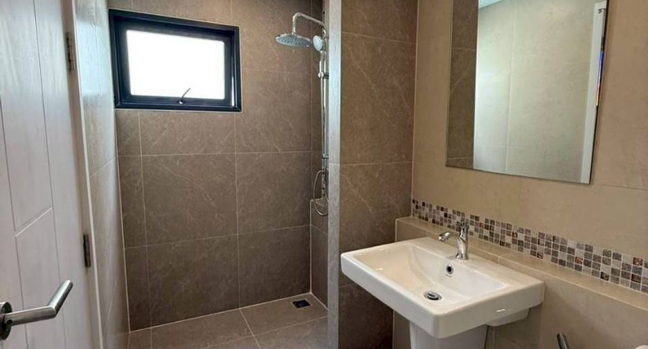 For sale 3 bedrooms townhouse in Prawet, Bangkok