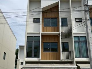 For sale 3 bedrooms townhouse in Prawet, Bangkok
