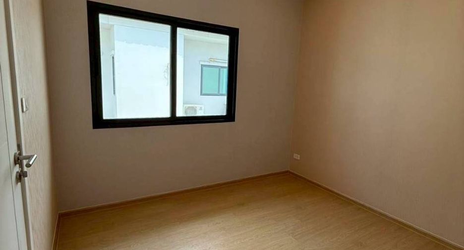 For sale 3 bedrooms townhouse in Prawet, Bangkok
