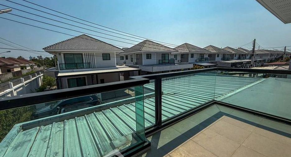 For sale 4 bedrooms house in Si Racha, Chonburi