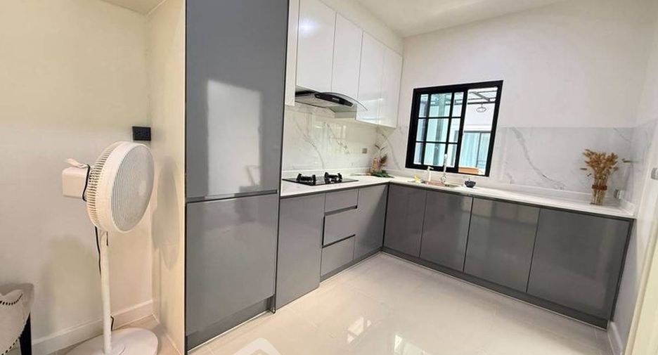 For sale 4 bedrooms house in Si Racha, Chonburi