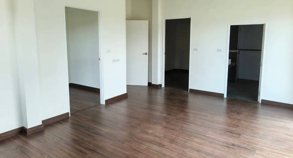 For sale 6 ベッドルーム house in Sattahip, Chonburi