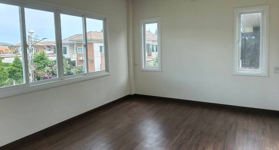 For sale 6 ベッドルーム house in Sattahip, Chonburi