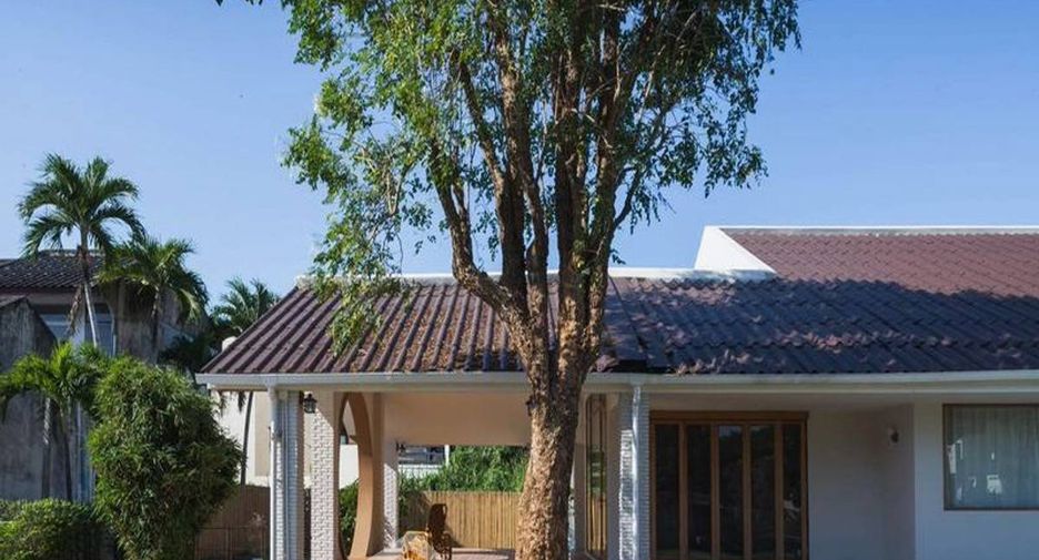 For sale 4 bedrooms house in Si Racha, Chonburi