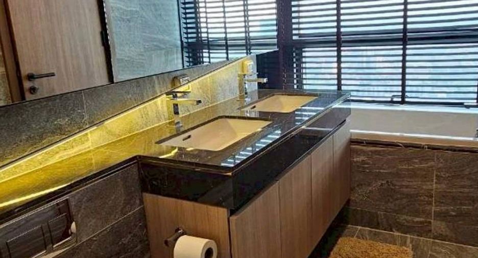 For sale 2 bedrooms condo in Khlong Toei, Bangkok