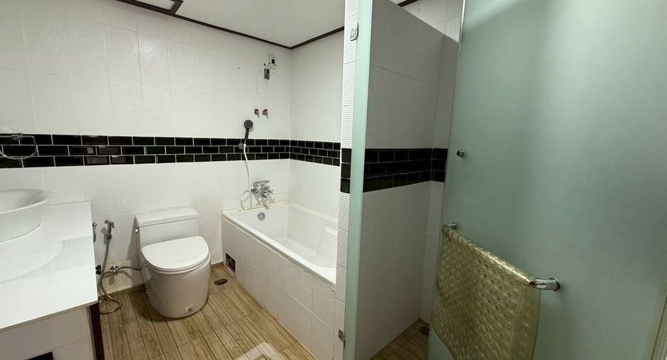 For sale 2 bedrooms condo in Thon Buri, Bangkok