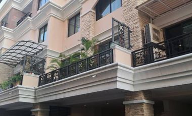 Casa adosada en venta de 3 habitaciones en Watthana, Bangkok