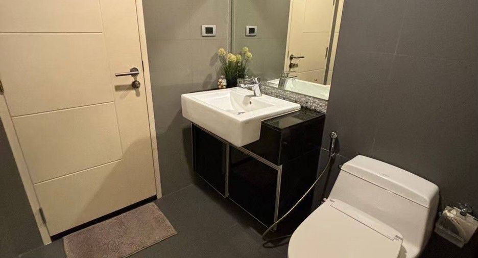 For sale 1 bed condo in Khlong Toei, Bangkok