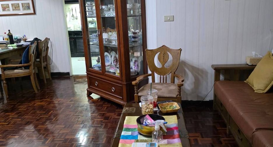À vendre 4 chambres condo à Watthana, Bangkok