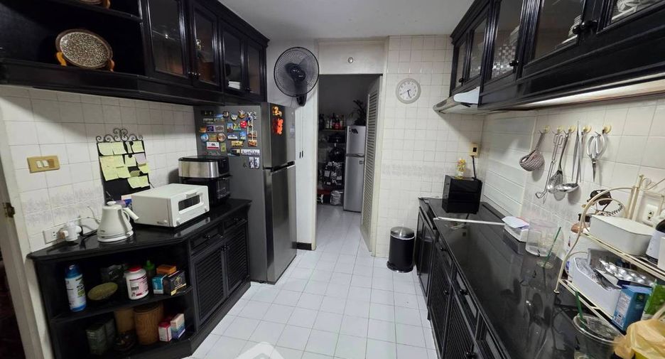 À vendre 4 chambres condo à Watthana, Bangkok