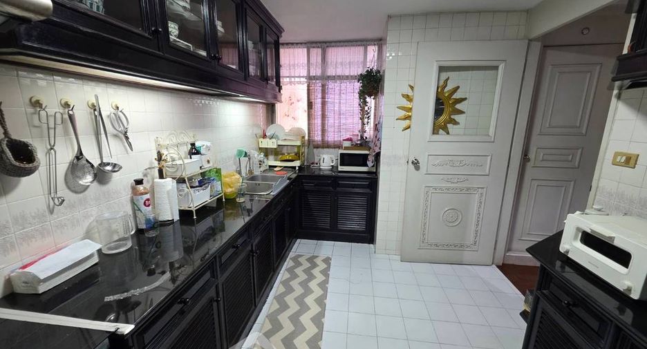 À vendre 4 chambres condo à Watthana, Bangkok